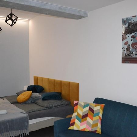 Flores Apartament คาโตวีตเซ ภายนอก รูปภาพ