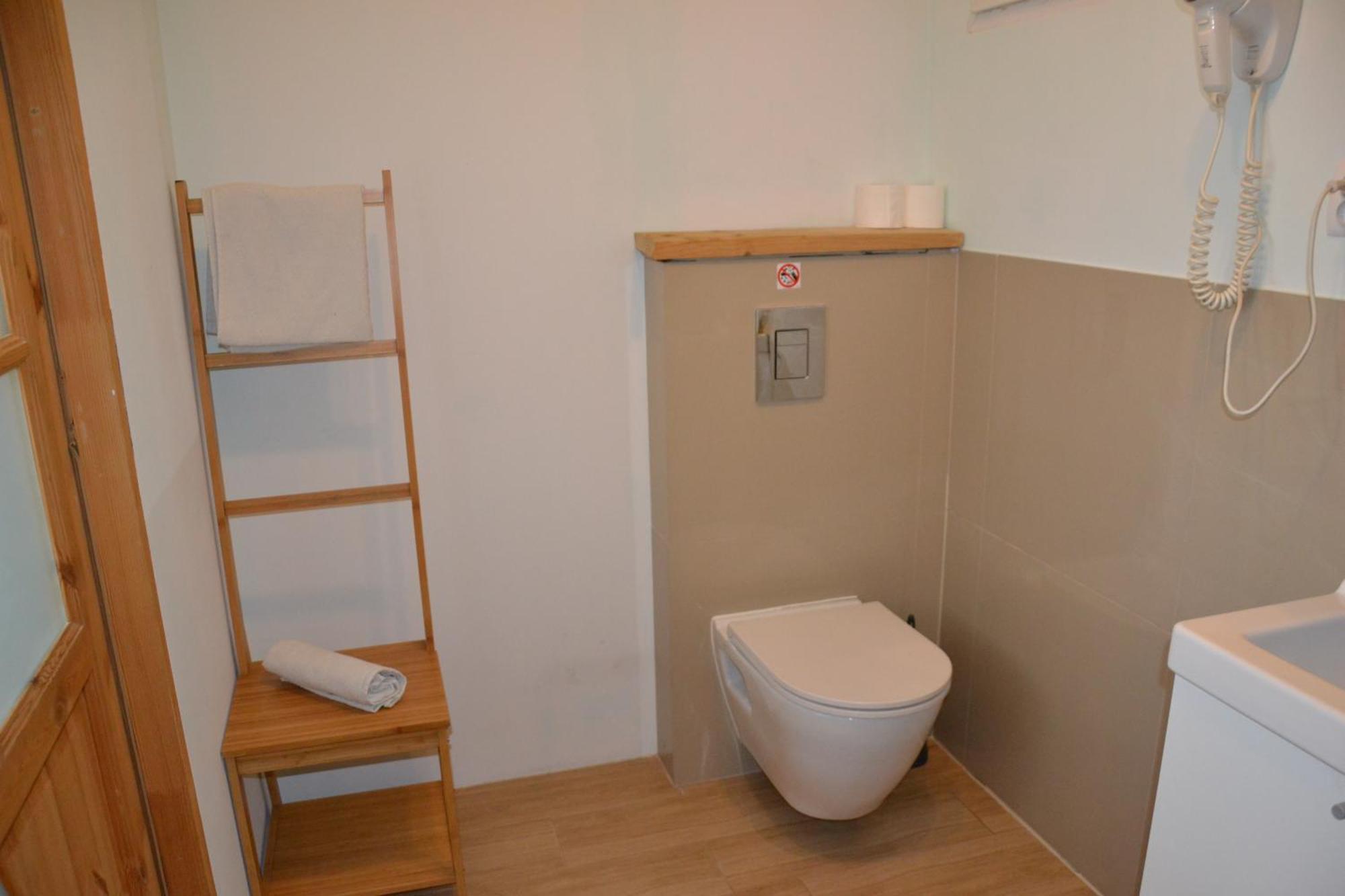 Flores Apartament คาโตวีตเซ ภายนอก รูปภาพ
